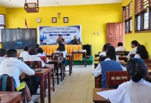Jurnalis Masuk Sekolah Bekali Siswa Kaimana Tangkal Berita Hoaks