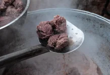 Daging Sapi Keluar Buih saat Dimasak, Amankah Dikonsumsi?
