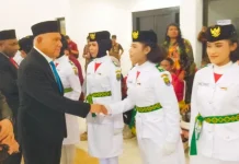 Anggota Paskibra Kaimana Resmi Dikukuhkan Bupati Hasan Achmad