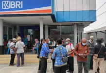 Lindungi Warga dari Kabut Asap, BPBD Kaimana Bagikan 4.300 Masker