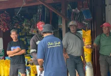 Kabut Asap Kaimana Picu Kenaikan ISPA, IAKMI dan IBI Bagikan 1.400 Masker