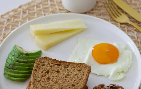 Pola Makan Seimbang: Rendah Karbo, Tetap Kenyang