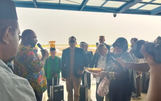 Disambut Panitia, Puluhan Dewan Hakim MTQ XI Provinsi Papua Barat Tiba di Kaimana