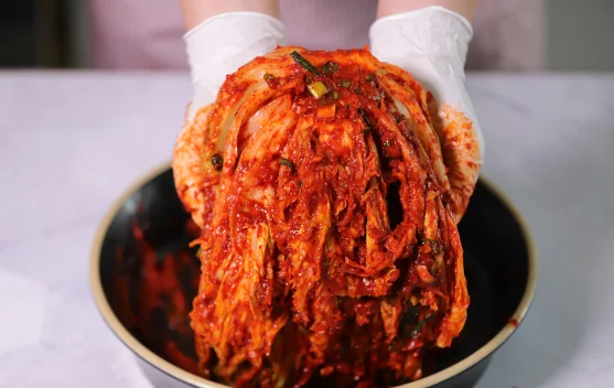 Menelusuri Sejarah Kimchi: Dari Pengawet Musim Dingin hingga Ikon Kuliner Dunia