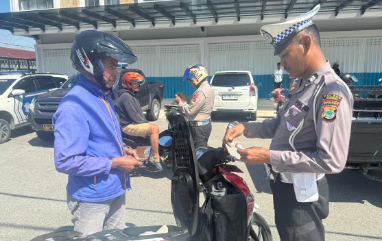Iptu David Rumbruren Ajak Warga Kaimana Tertib Berlalu Lintas