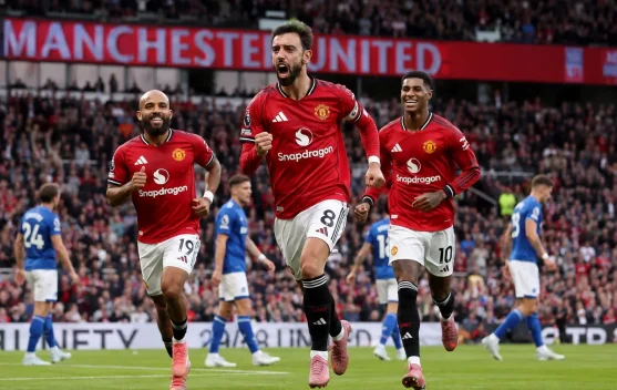 Bruno Hattrick, Manchester United Hancurkan Ipswich Town di Liga Inggris