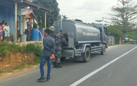 Lanal Kaimana Respons Cepat Aduan Warga Kesulitan Air Bersih