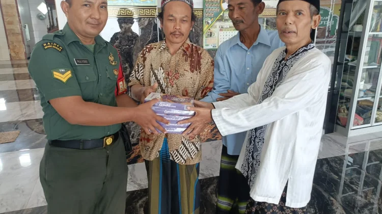 Ramadan, TNI Bagi 400 Mushaf Al-Qur'an