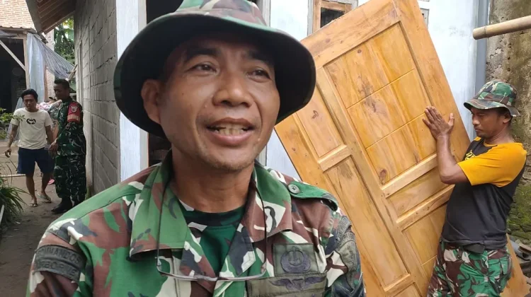 TNI AU Rehab Rumah di Desa Gadungan Kediri