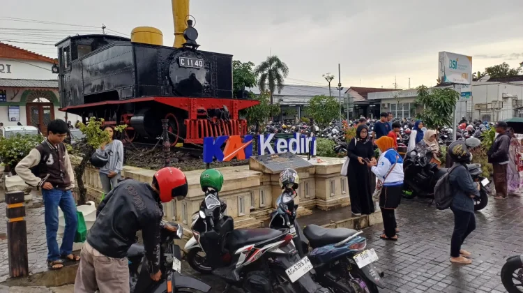 Libur Awal Puasa Berakhir, Penumpang KA Berdatangan di Kediri
