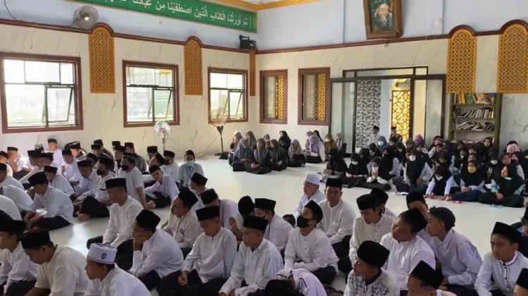 Why Some Indonesians Proud to be a Santri?