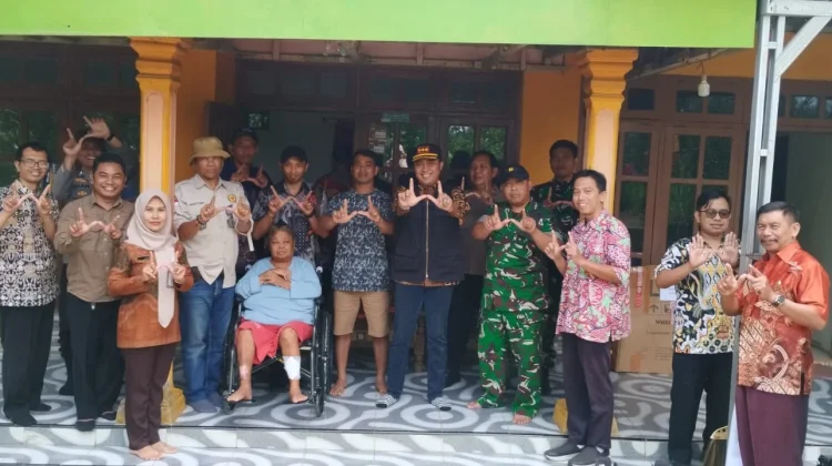 Momen Ramadan, Lansia dan Disabilitas di Wonosalam Terima Bantuan