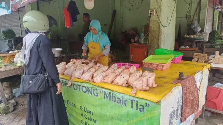 Sepuluh Ramadan, Harga Daging Ayam Potong Alami Kenaikan