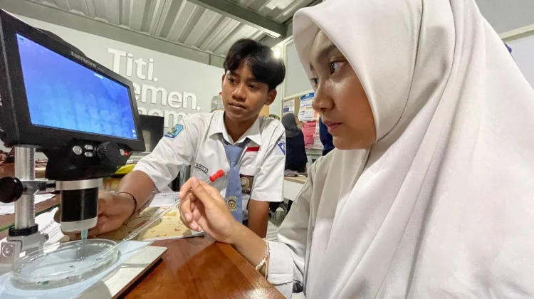 SMAN 1 Driyorejo menuju Sekolah Bebas Plastik
