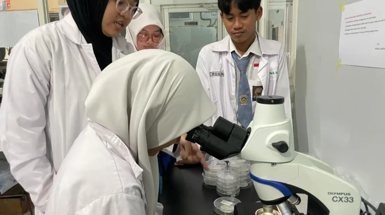 Siswa Driyorejo Kampanyekan Bahaya Mikroplastik Sekolah