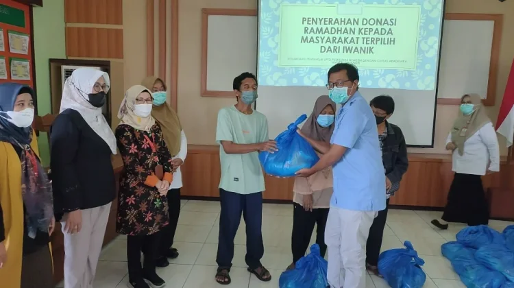 Puluhan Pasien Penyakit Menular Terima Bantuan Paket IWANIK