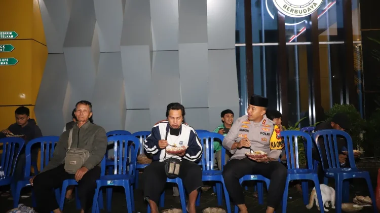 Ratusan Masyarakat Memadati Sahur Bersama Polres Kediri