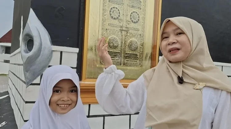 Asyiknya Ngabuburit Ramadan di Miniatur Kabah Kediri
