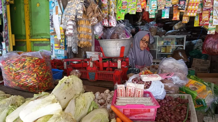 Sepekan Menjelang Lebaran, Harga Komoditas Bapok di Pare Fluktuatif