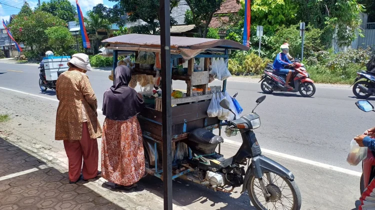 Mengenal Sebutan 'Bakul Etek' untuk Pedagang Sayur Keliling