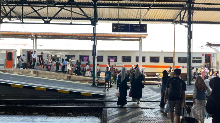 H-6 Lebaran, Pemudik Mulai Memadati Stasiun KA Kediri