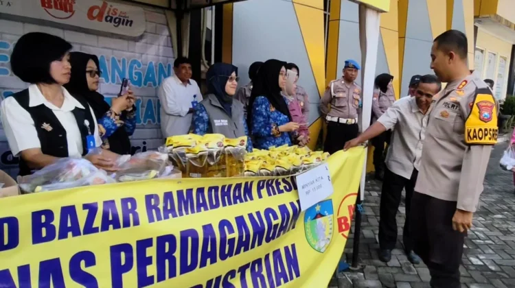 Harga Murah, Warga Serbu Bazaar Ramadan Presisi