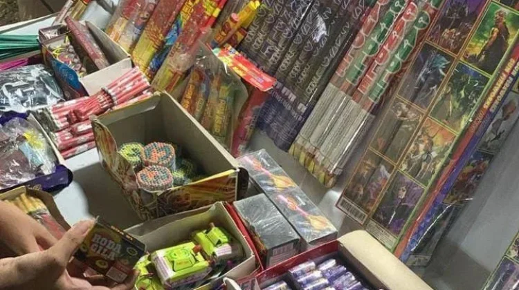 Momen Lebaran, Pedagang Musiman Petasan di Kediri Keluhkan Sepinya Pembeli