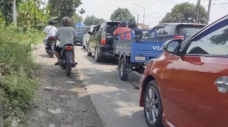 Hindari Macet, Pemudik di Jombang Beralih ke Jalan Kampung