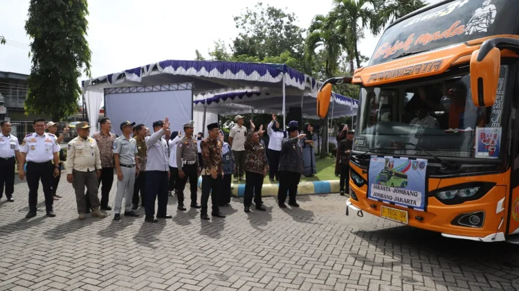 Program Balik Gratis 2026, Ratusan Pemudik di Jombang Diberangkatkan