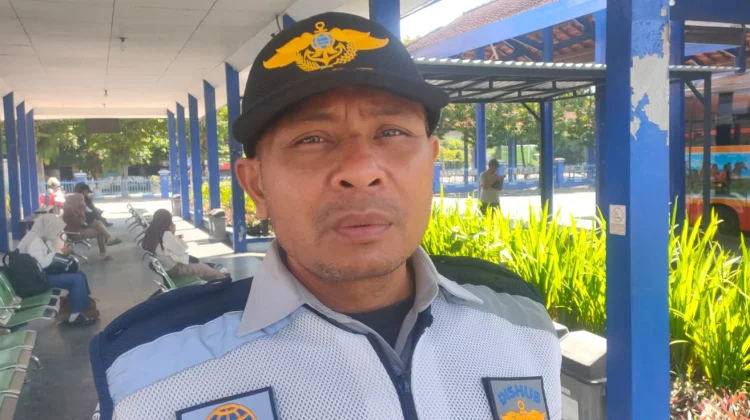 Pasca Lebaran Penumpang Tujuan Surabaya di Terminal Pare Padat