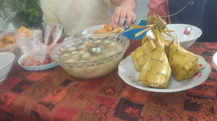 Ketupat, Tradisi Menu Makanan Hari Ketujuh Lebaran