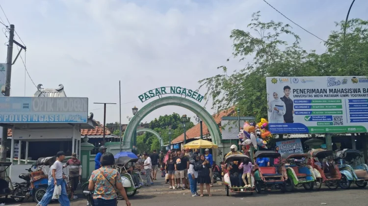 Libur Panjang Paskah, Pasar Ngasem Jogja Banjir Pengunjung