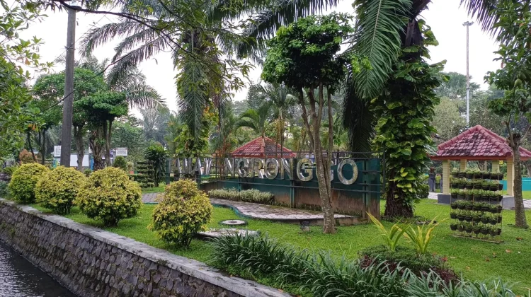 Wajah Taman Ngronggo Kediri Pulih Pasca Hujan Angin