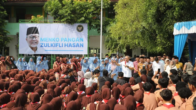 Menko Pangan Bersama Bupati Tinjau Implementasi MBG di Jombang
