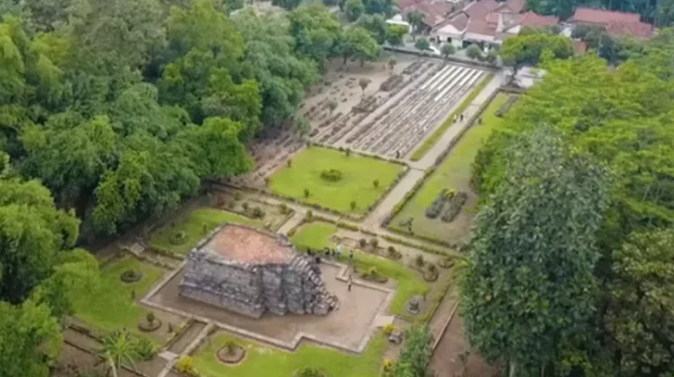 Daya Tarik Relief Sri Tanjung di Wisata Candi Surowono Kediri
