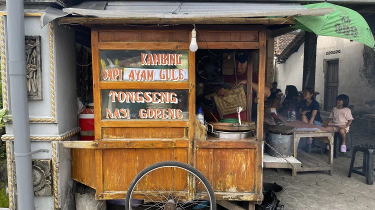 Bekal Pengalaman Jakarta, Irvan Sukses Buka Tongseng di Kediri