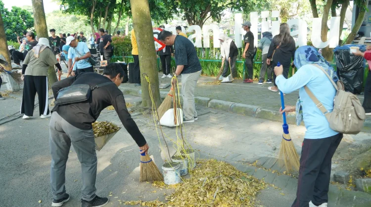 Jaga Kebersihan Ruang Publik Pemkab Kediri Korvei Kawasan SLG