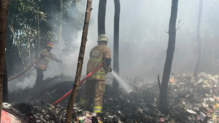 Gudang Rosok di Plosoklaten Terbakar, Satu Orang Luka