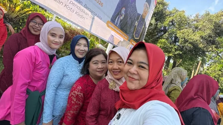 ASN Pemkot Kediri Berkebaya Cantik Warna-Warni di Hari Kartini