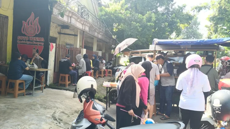 Eksistensi Kuliner Soto Ayam Kawasan Pare, Kediri