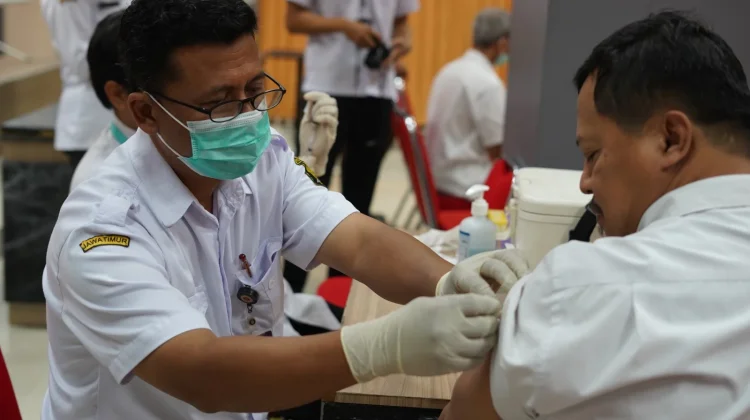 Cegah Kasus Campak, Dinkes Kota Kediri Vaksinasi Tenaga Kesehatan