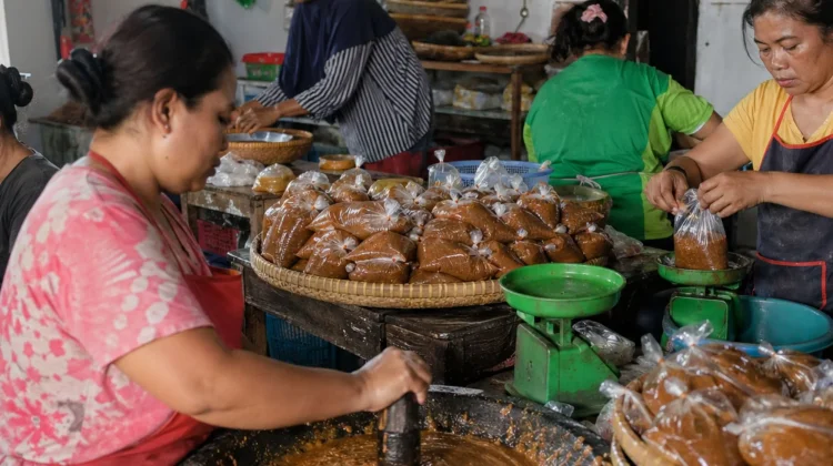 Permintaan Sambal Pecel Jombang Naik Tajam Menjelang Keberangkatan Haji