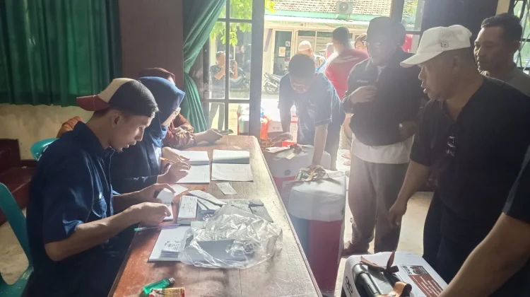 Menjelang Keberangkatan, Jemaah Haji Jombang Kumpulkan Koper