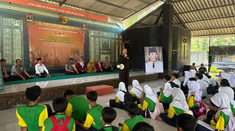 Wisata Edukasi, Polisi Dampingi 100 Pelajar Kenali Jejak Soekarno