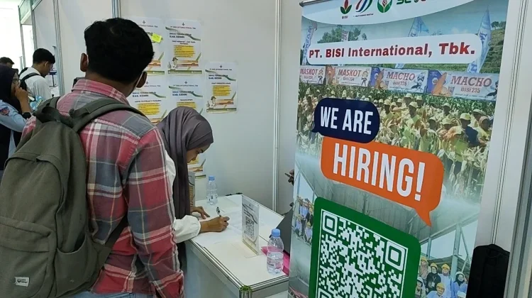 Hari Kedua, Pencari Kerja Berbagai Daerah Memadati Job Fair