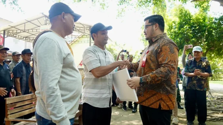 Bupati Kediri Bantu Benih Jagung dan Traktor Wujudkan Ketahanan Pangan