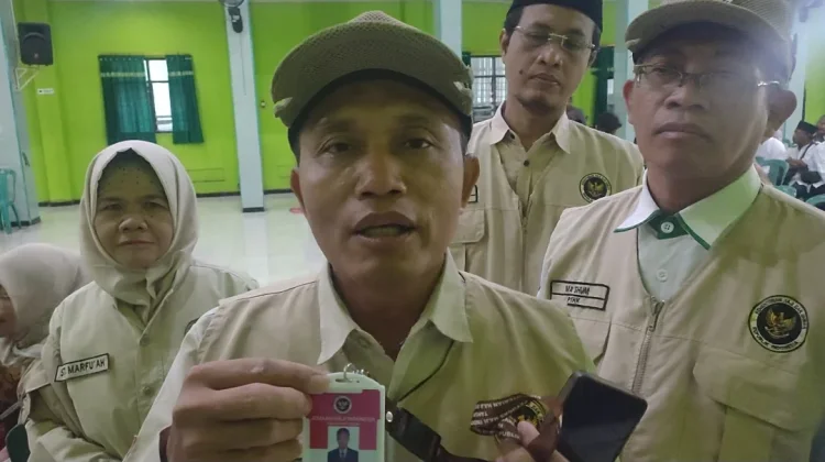 Tim Ketua Kloter Haji Kabupaten Kediri Imbau Jemaah Selalu Pakai ID Card
