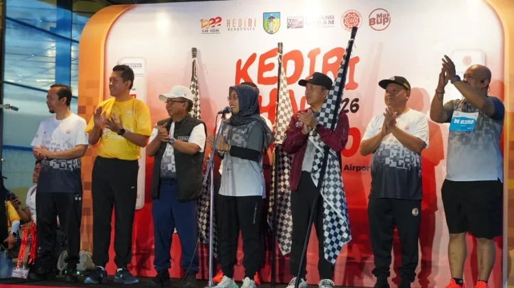 Ribuan Pelari Padati Bandara Dhoho di Kediri Half Marathon 2026