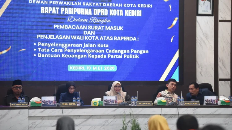 Rapat Paripurna, Wali Kota Kediri Beri Penjelasan Tiga Raperda