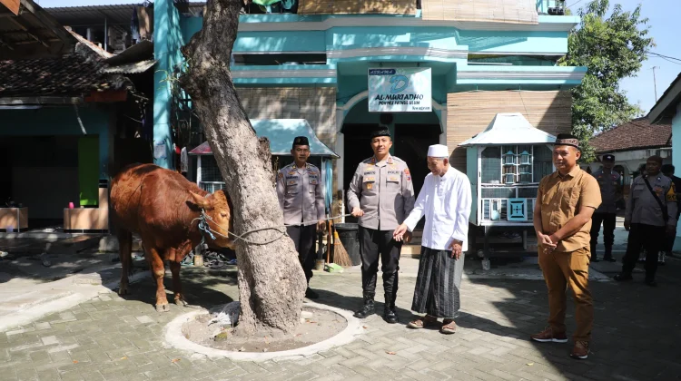 Idul Adha 2026, Polres Kediri Distribusikan Hewan Kurban ke Ponpes